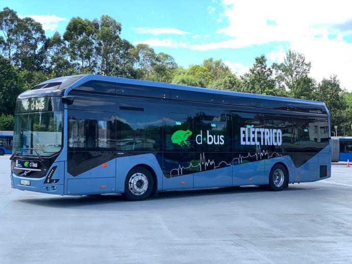 Autobús 100% eléctrico de la marca Volvo, que transita estos días por las calles de Donostia.