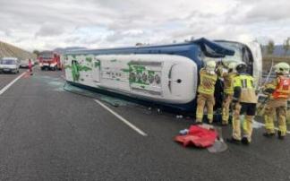 Vuelca el autobús de la línea Pamplona-Vitoria