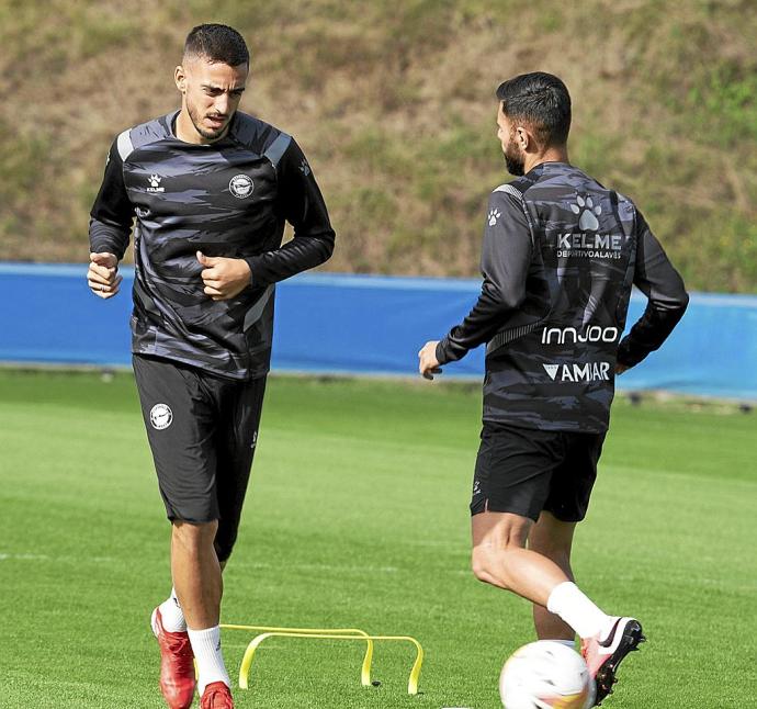 Joselu Mato y Rubén Duarte se ejercitan en uno de los entrenamientos de esta semana. Foto: Alex Larretxi