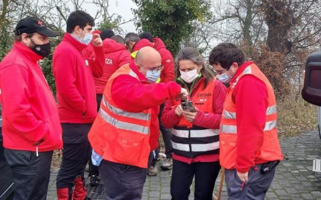 Efectivos de emergencias en las tareas de búsqueda Efectivos de emergencias en las tareas de búsqueda