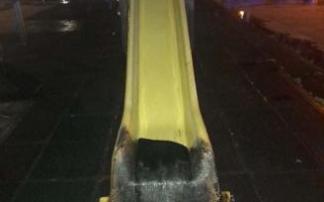 Tobogán del parque infantil quemado en Buztintxuri