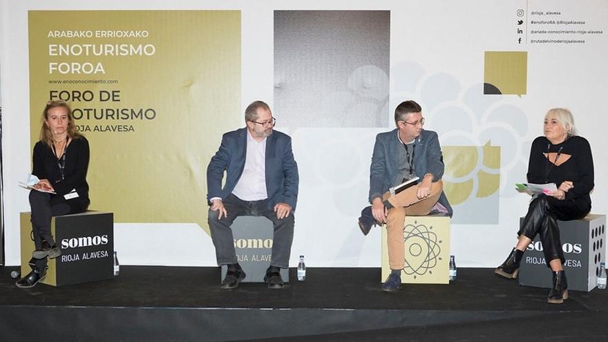 Mesa redonda en el transcurso del Foro de Enoturismo celebrado en 2021.