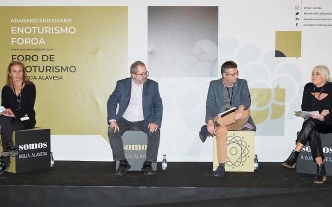Mesa redonda en el transcurso del Foro de Enoturismo celebrado en 2021.