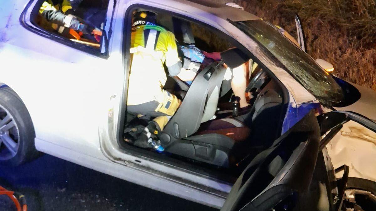 Veh&iacute;culo accidentado en la A-624