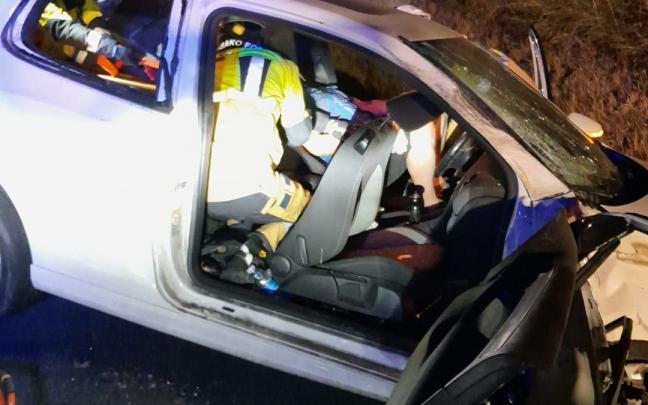 Veh&iacute;culo accidentado en la A-624
