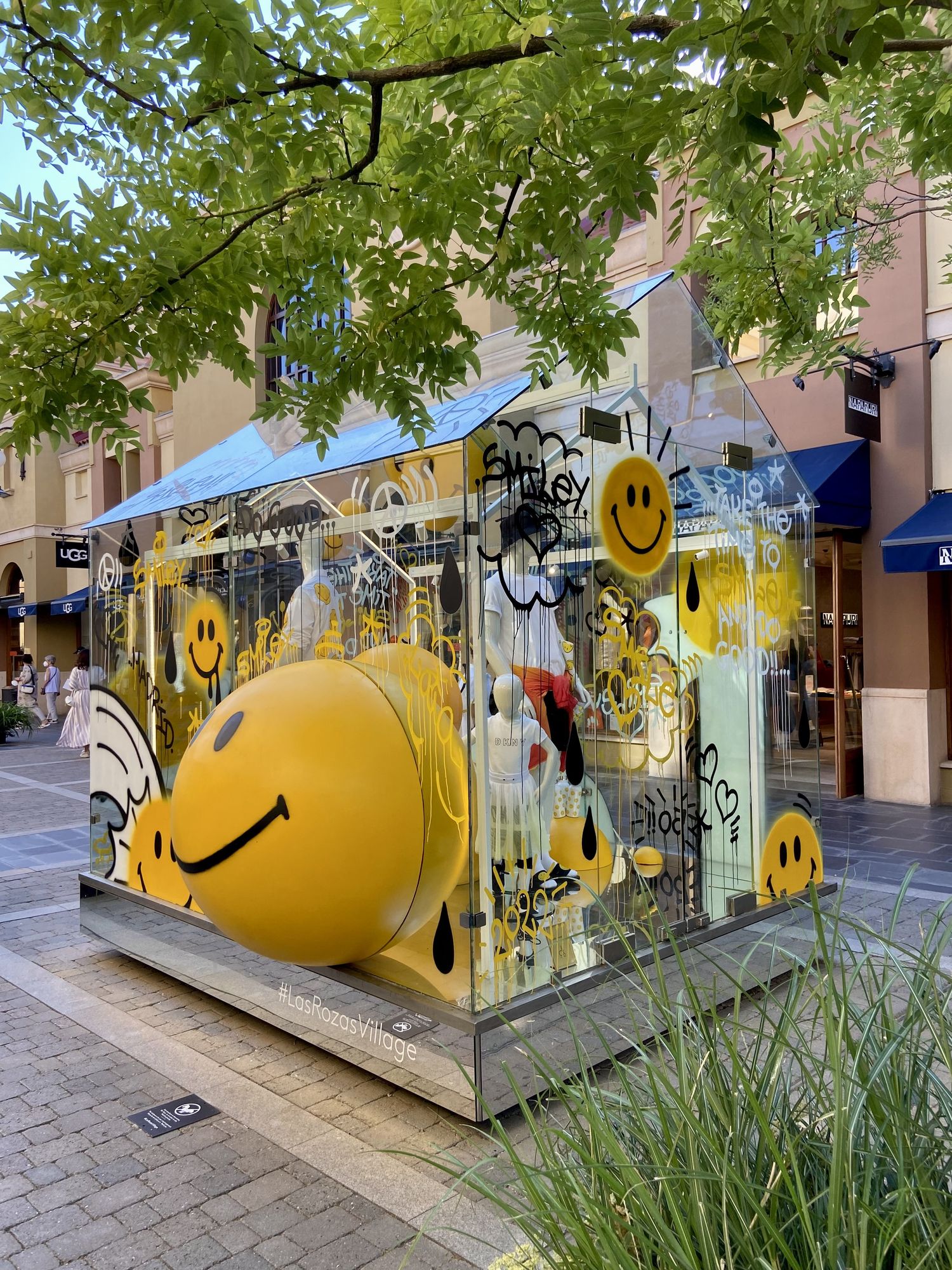 DO GOOD Smiley x Las Rozas Village