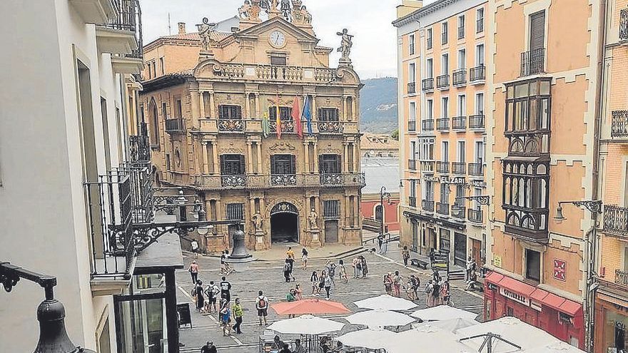 Los gigantes, pasando ante el Ayuntamiento, 1899