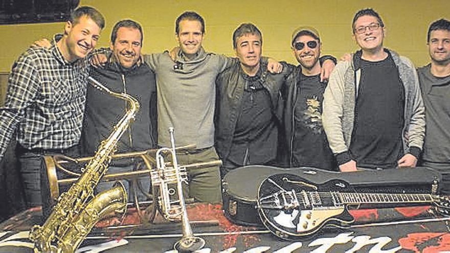 Los integrantes del grupo Muxutrock.