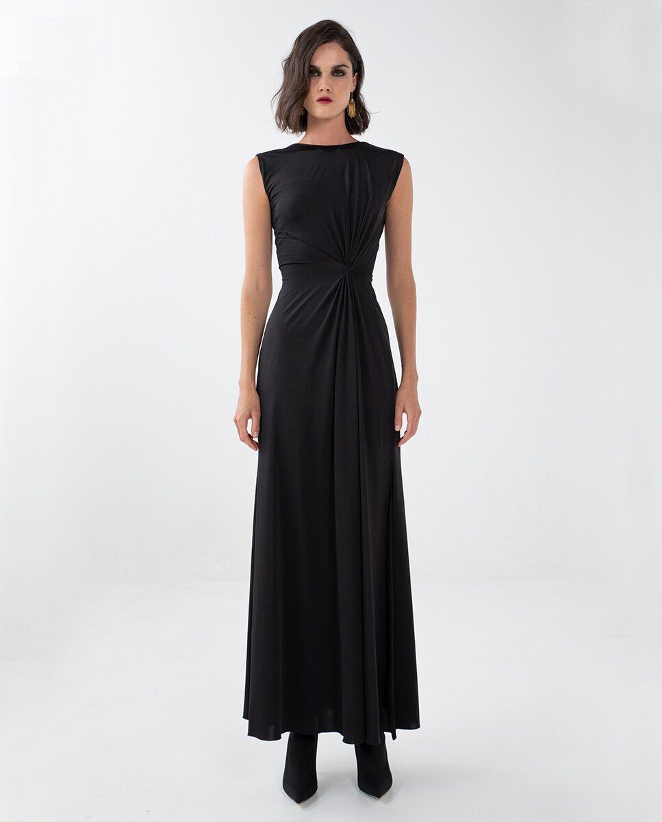 Vestido negro.