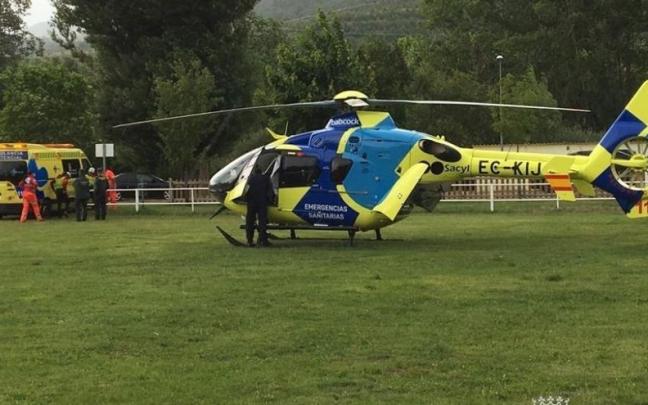 Traslado de uno de los heridos en el pico Bodón. Traslado de uno de los heridos en el pico Bodón.