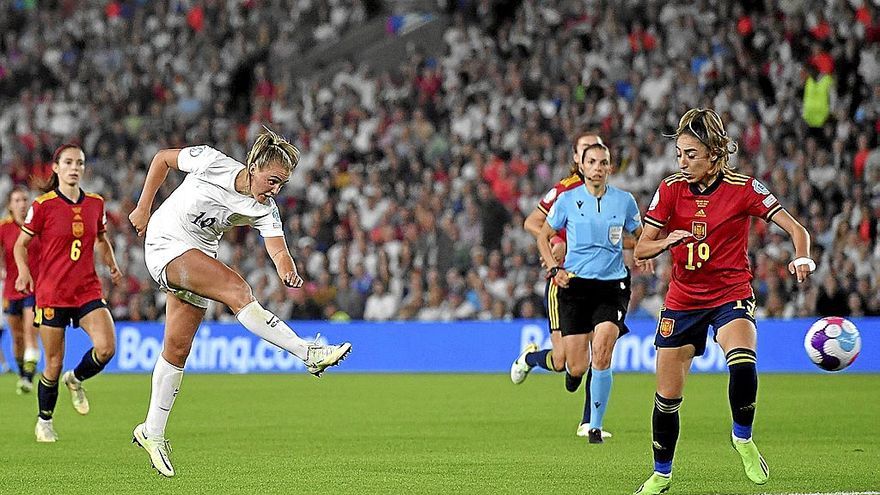 Georgia Stanway marca en la prórroga el gol que le daría la victoria a Inglatera. FOTO: EFE