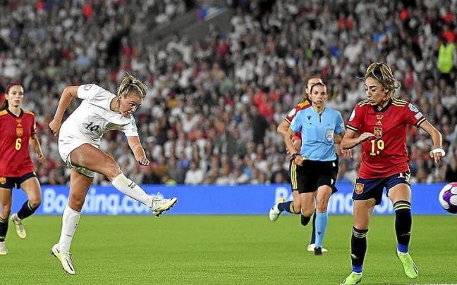 Georgia Stanway marca en la prórroga el gol que le daría la victoria a Inglatera. FOTO: EFE
