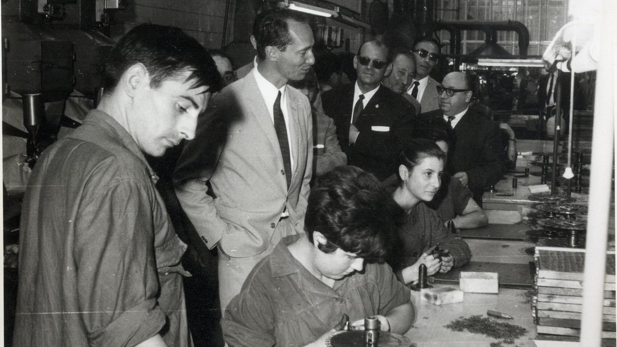 Un momento de la visita a la PIHER.