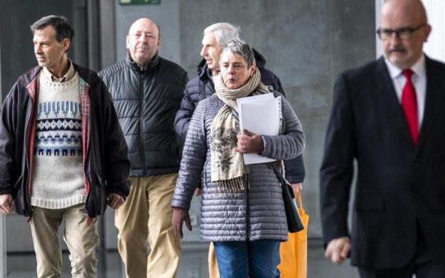 El Secretario General del Partido Carlista, José Lázaro, y el Secretario general del Partido Carlista en Navarra, Jesús Aragón, en la representación del Partido Carlista que acudió al Parlamento foral
