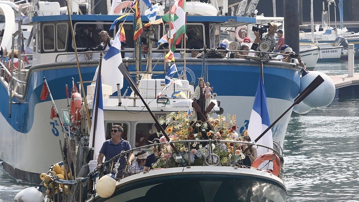 La Virgen del Carmen llega a puerto