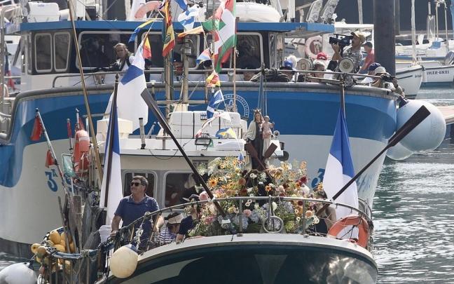 La Virgen del Carmen llega a puerto La Virgen del Carmen llega a puerto