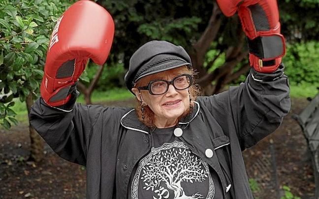 Lynne Charnay, de 96 años, en ‘En busca de la juventud perdida’. | FOTO: RTVE Lynne Charnay, de 96 años, en ‘En busca de la juventud perdida’. | FOTO: RTVE
