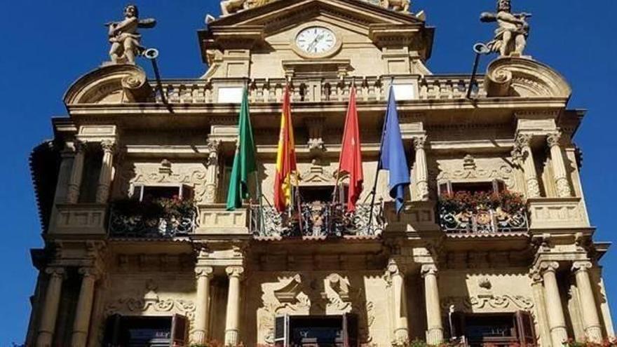 Fachada del Ayuntamiento de Pamplona.