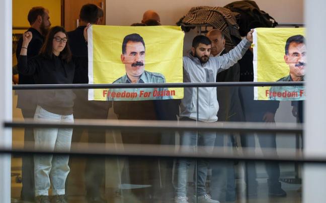Los manifestantes han pedido la libertad del líder histórico del Partido de los Trabajadores del Kurdistán, Abdullah Ocalan. Los manifestantes han pedido la libertad del líder histórico del Partido de los Trabajadores del Kurdistán, Abdullah Ocalan.