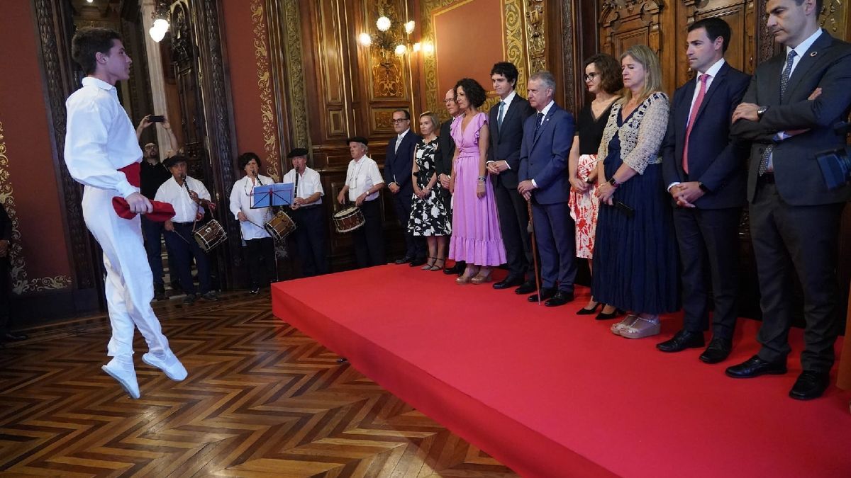 El diputado general de Bizkaia, Unai Rementeria, ha presidido la tradicional Recepción de San Inazio en el Palacio Foral
