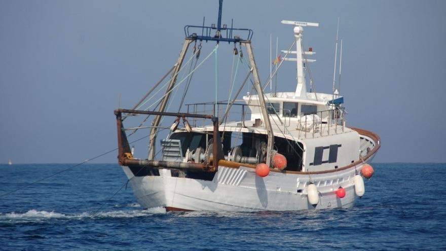 La Comisión Europea rectifica y se permitirá la pesca de arrastre a 400 metros.