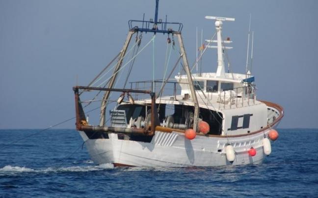 La Comisión Europea rectifica y se permitirá la pesca de arrastre a 400 metros. La Comisión Europea rectifica y se permitirá la pesca de arrastre a 400 metros.
