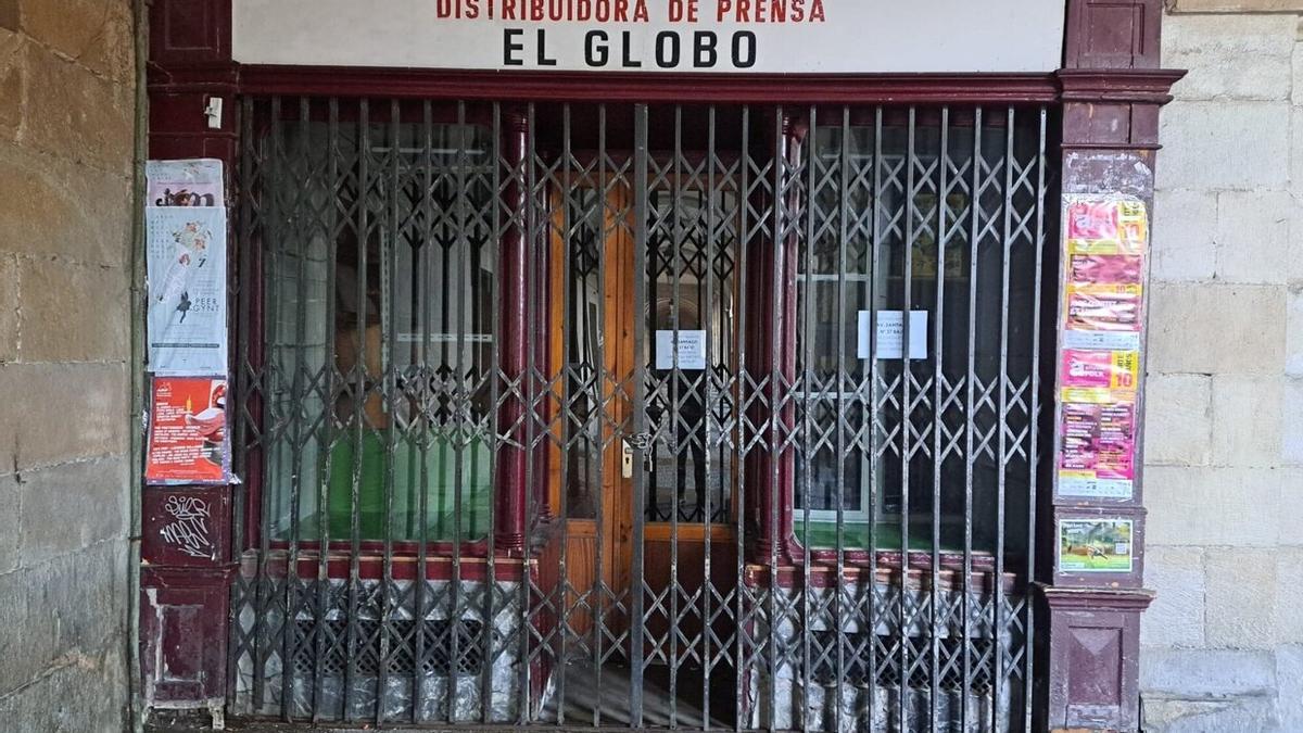 El local de El Globo en uno de los rincones de la Plaza Nueva permanece cerrado desde el pasado 24 de diciembre