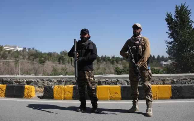 Miembros armados de los talibán en Afganistán. Miembros armados de los talibán en Afganistán.