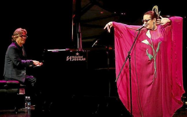 Pianista y cantante en una actuación anterior. | FOTO: EFE Pianista y cantante en una actuación anterior. | FOTO: EFE