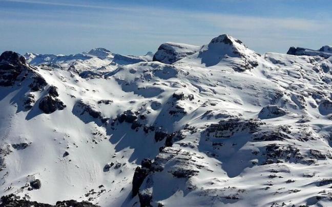 La altura m&aacute;xima de Navarra es la Mesa de los Tres Reyes (2.444 metros)