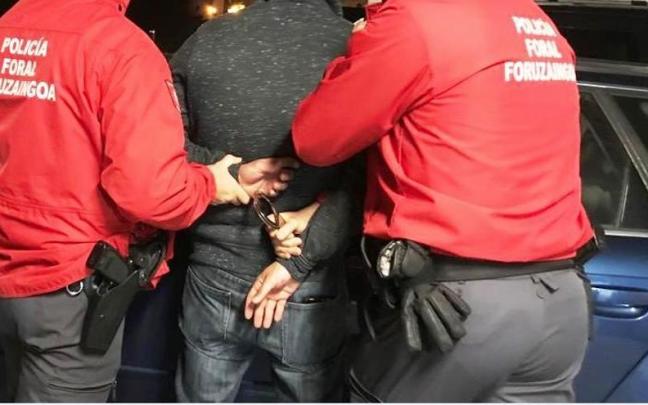 Imagen de archivo de una detenci&oacute;n llevada a cabo por la Polic&iacute;a Foral.