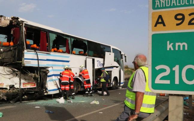 Un muerto y 35 heridos, 7 graves, en un accidente entre autobuses en Granada