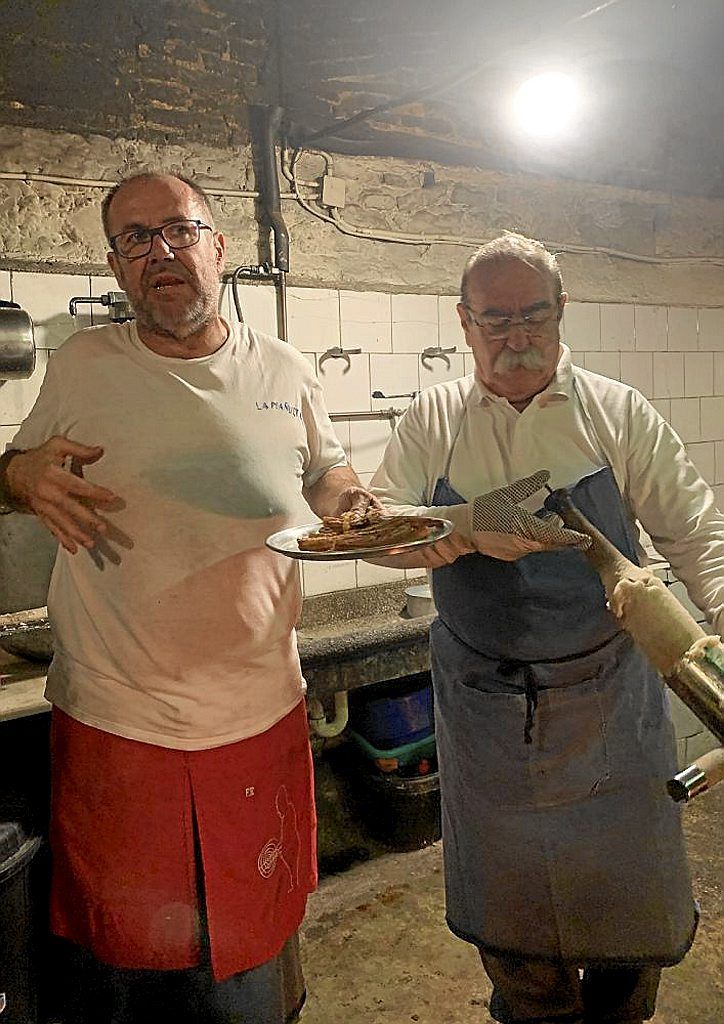 Fermín y Elías Elizalde, en el obrador.