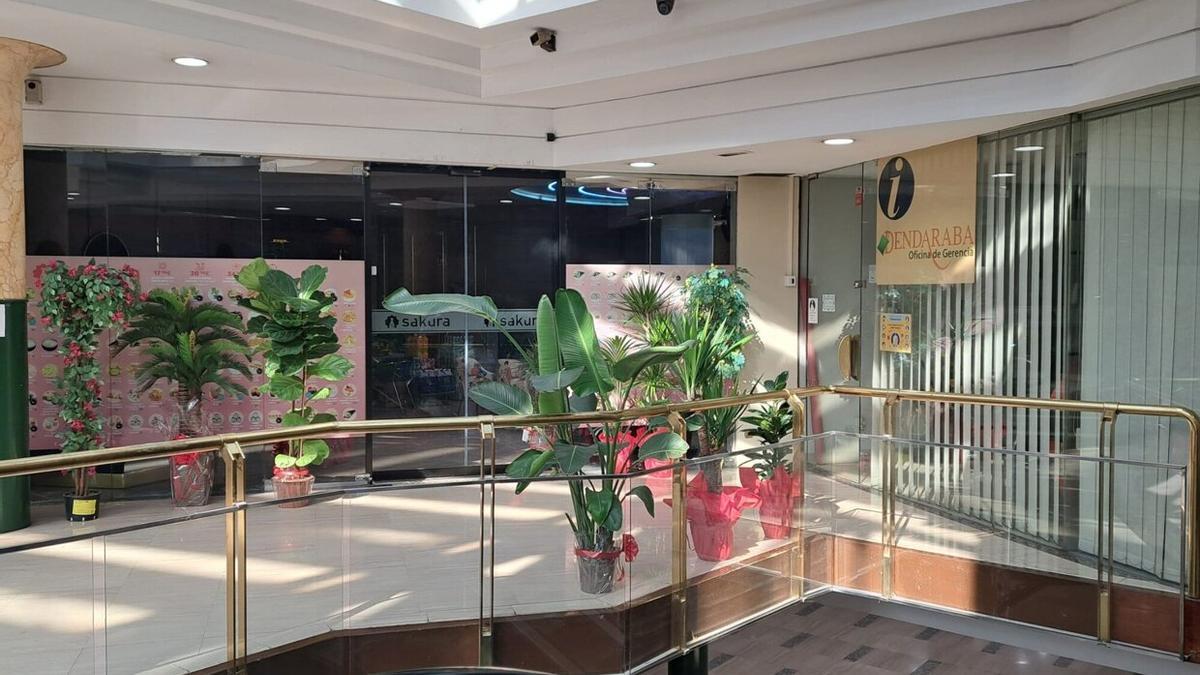 Sakura está en uno de los laterales de la primera planta del céntrico complejo comercial de la calle La Paz