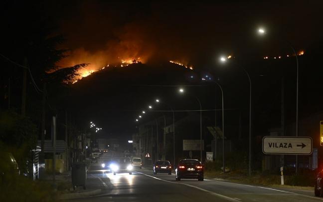 Fuego supuestamentente causado por la mujer encarcelada en los montes de Vilardev&oacute;s, en Ver&iacute;n.