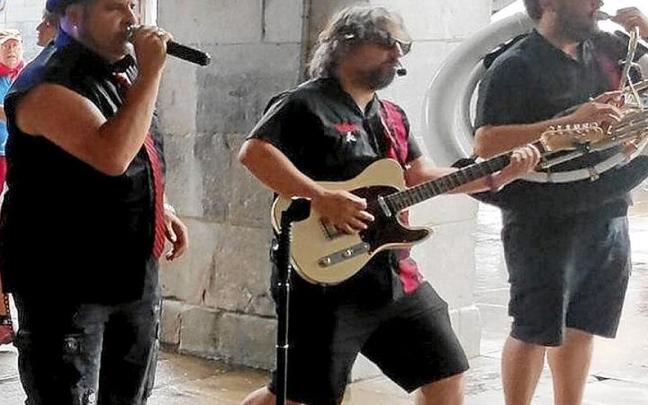 Las electrotxarangas están cada vez más de moda. | FOTO: AITOR ZABALA