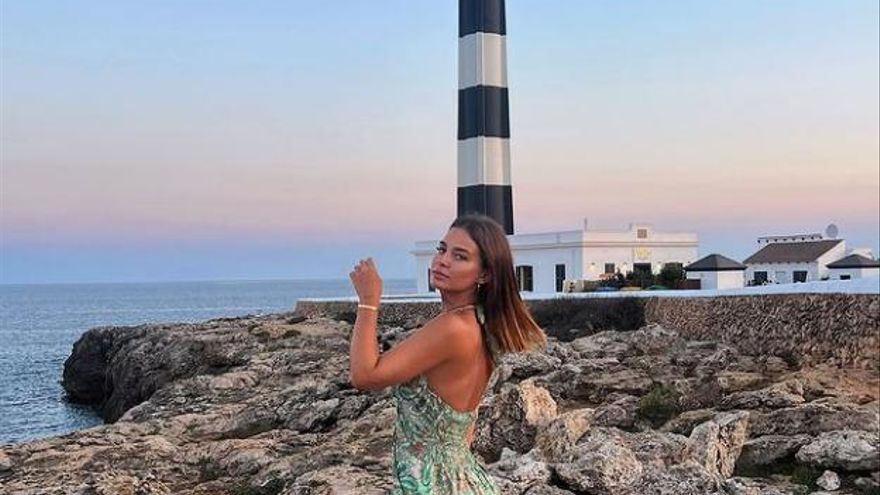 Laura Escanes posa durante sus vacaciones en Menorca.