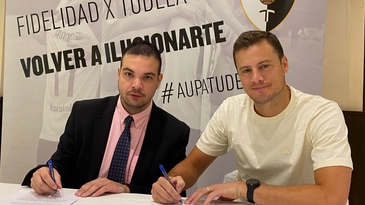 Ramón Lázaro Martínez y Oriol Riera, en la firma del contrato.