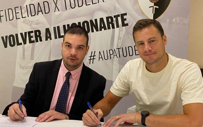 Ramón Lázaro Martínez y Oriol Riera, en la firma del contrato. Ramón Lázaro Martínez y Oriol Riera, en la firma del contrato.