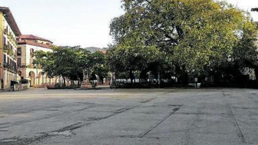 El espacio entre el quiosco y el frontón de la Plaza.