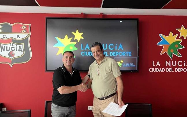 Javier Trigo, nuevo director del Centro de Estudios Ol&iacute;mpicos (d), y Bernab&eacute; Cano, alcalde de La Nuc&iacute;a.