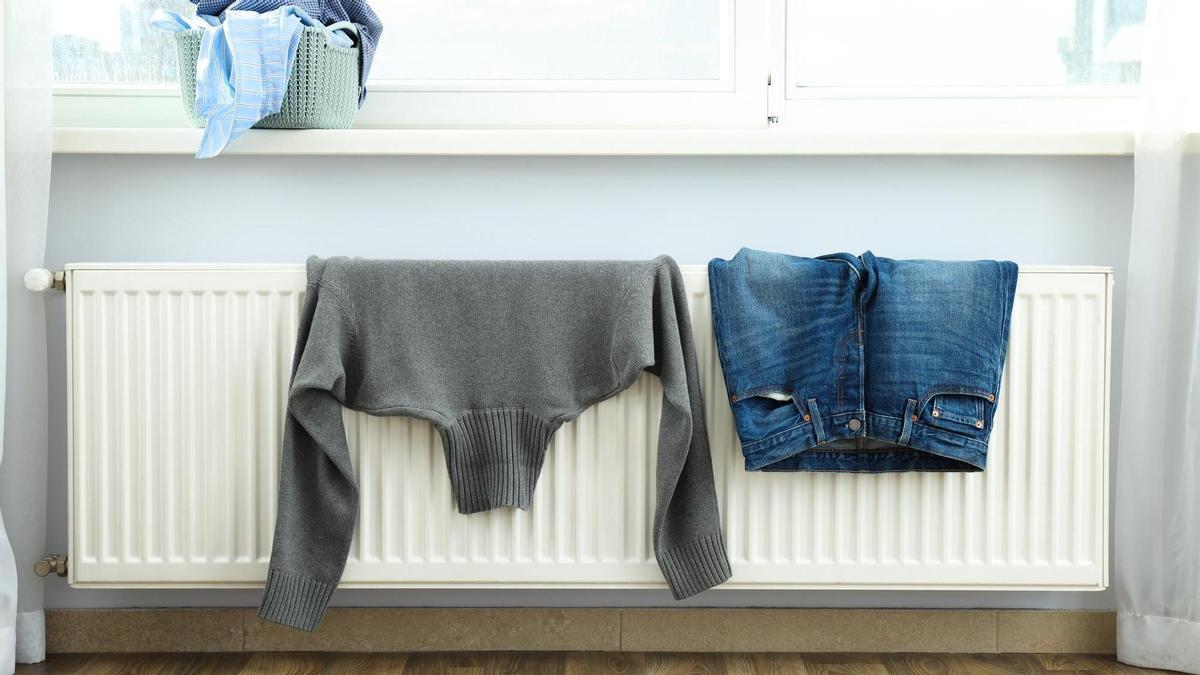 La ropa no debe colocarse directamente sobre el radiador.