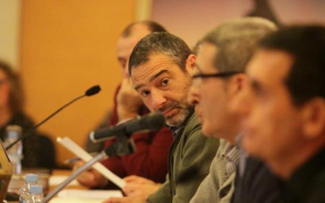 José María Agramonte, en la Junta General de la Comunidad de Bardenas Reales en la que fue elegido presidente tras el fallecimiento de su antecesor José María Agramonte, en la Junta General de la Comunidad de Bardenas Reales en la que fue elegido presidente tras el fallecimiento de su antecesor