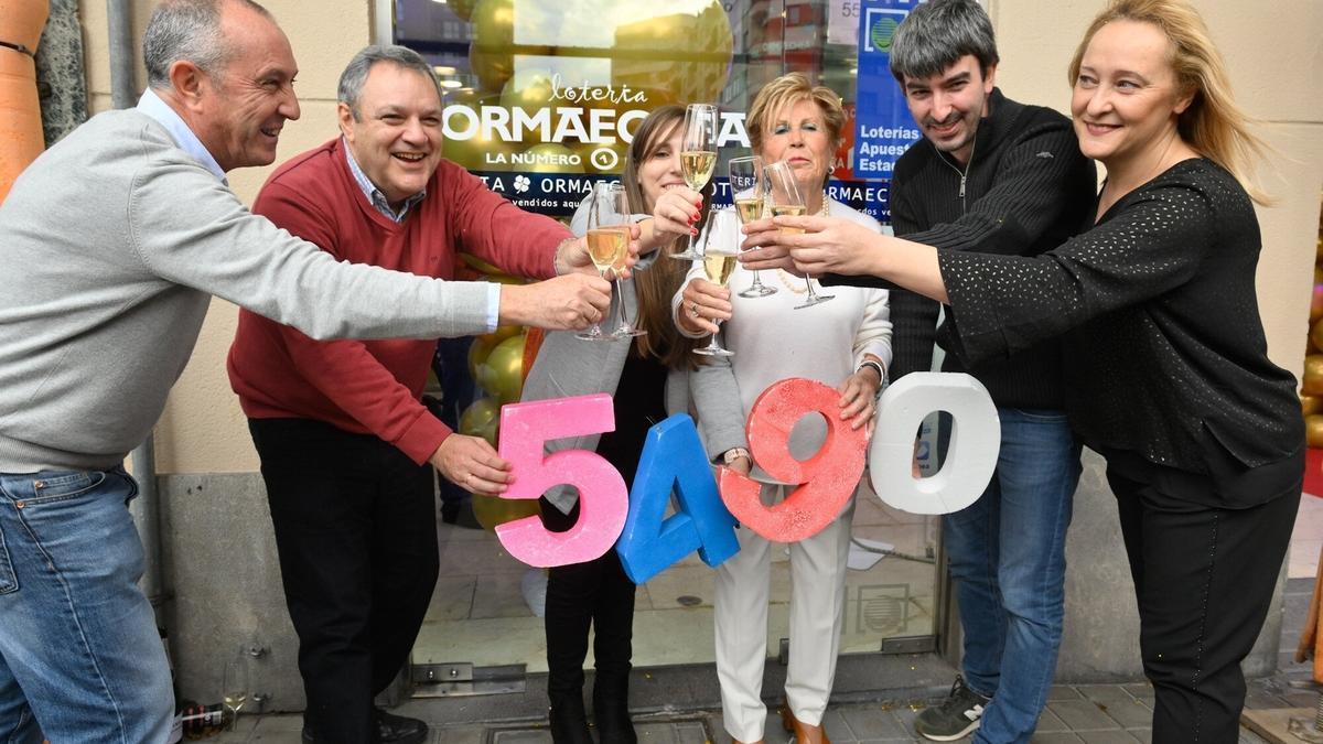 La administración de lotería de Ormaechea en Bilbao ha vendido una de las 180 series del Gordo de Navidad