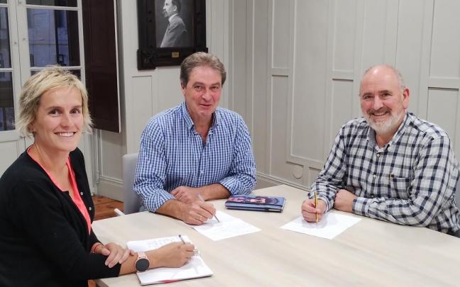 La portavoz del PNV en Bergara, Maite Agirre, y los ediles Ángel Murgiondo y Martín Etxaniz.