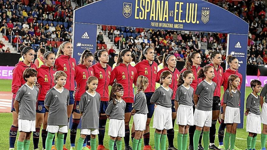 Foto del once inicial que alineaó Jorge Vilda en el histórico partido en El Sadar.