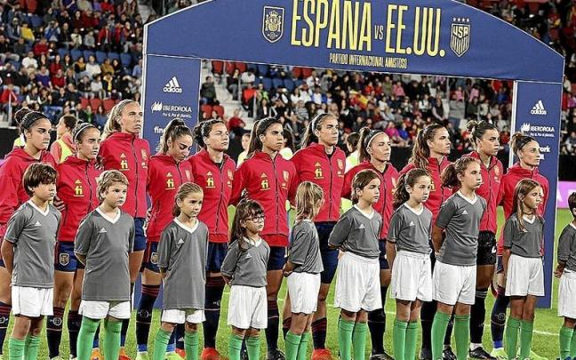 Foto del once inicial que alineaó Jorge Vilda en el histórico partido en El Sadar.