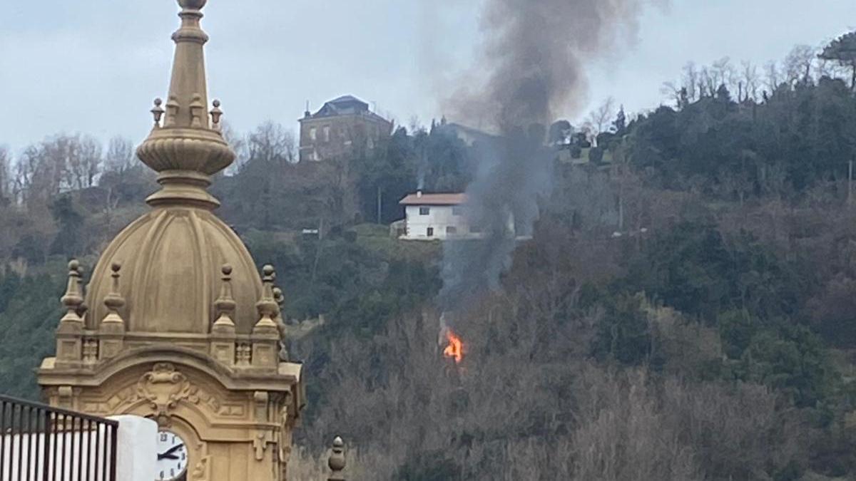 Fuego en el monte Ulia