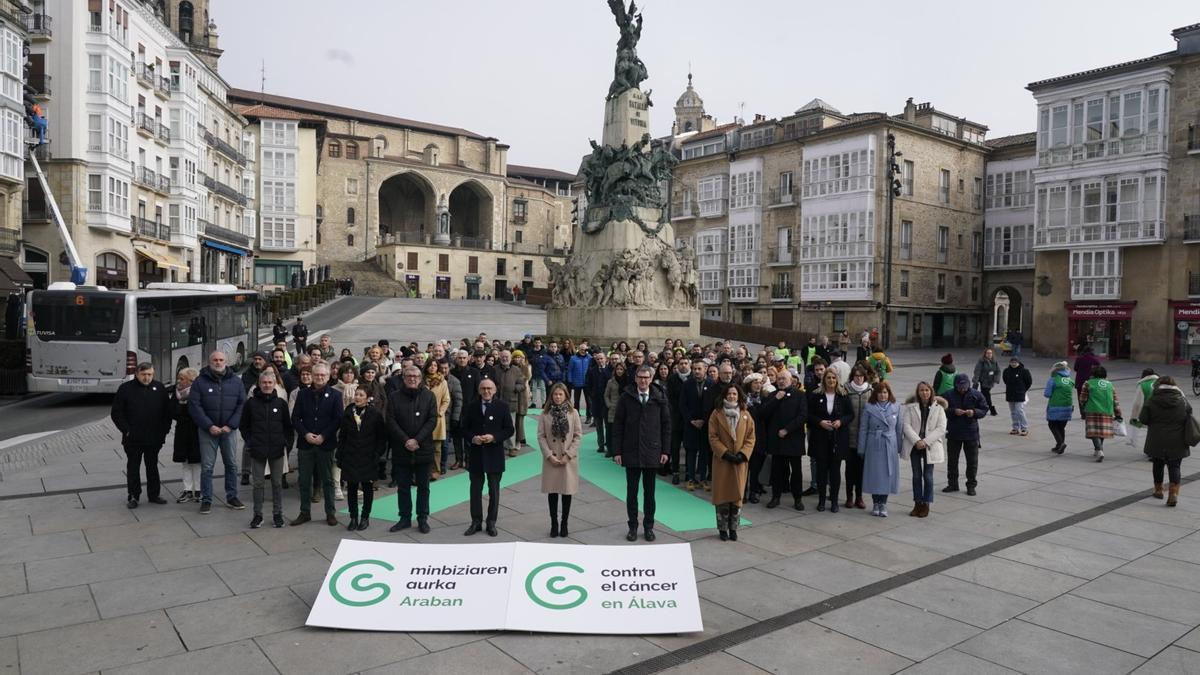 Un gran lazo humano contra el cáncer