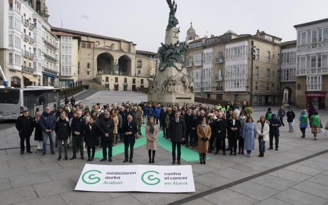 Un gran lazo humano contra el cáncer Un gran lazo humano contra el cáncer